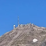 En Pleine Montagne Avec Vue Sur Marmottes *