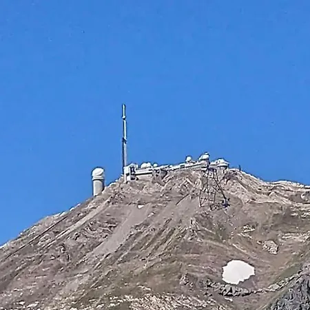 En Pleine Montagne Avec Vue Sur Marmottes *