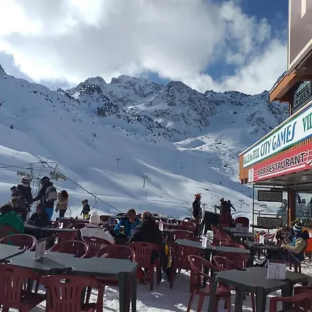 En Pleine Montagne Avec Vue Sur Marmottes La Mongie