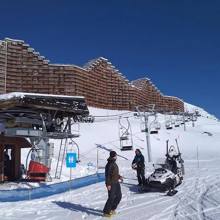 En Pleine Montagne Avec Vue Sur Marmottes *