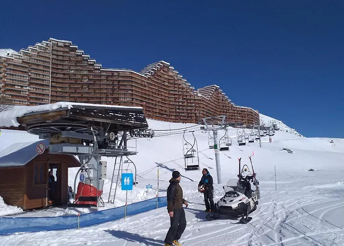 En Pleine Montagne Avec Vue Sur Marmottes *